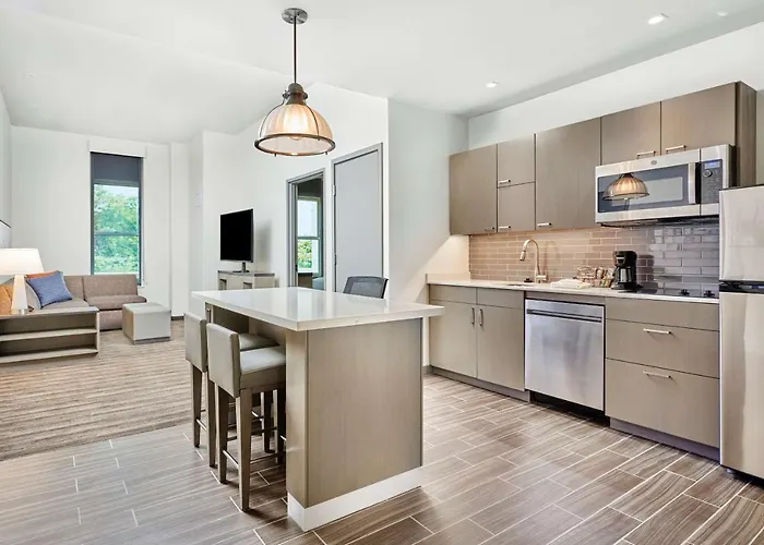 One-Bedroom Queen Suite