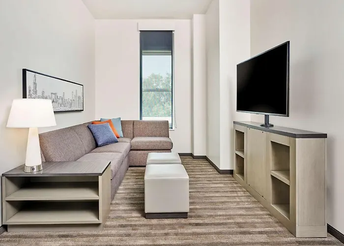 One-Bedroom Queen Suite